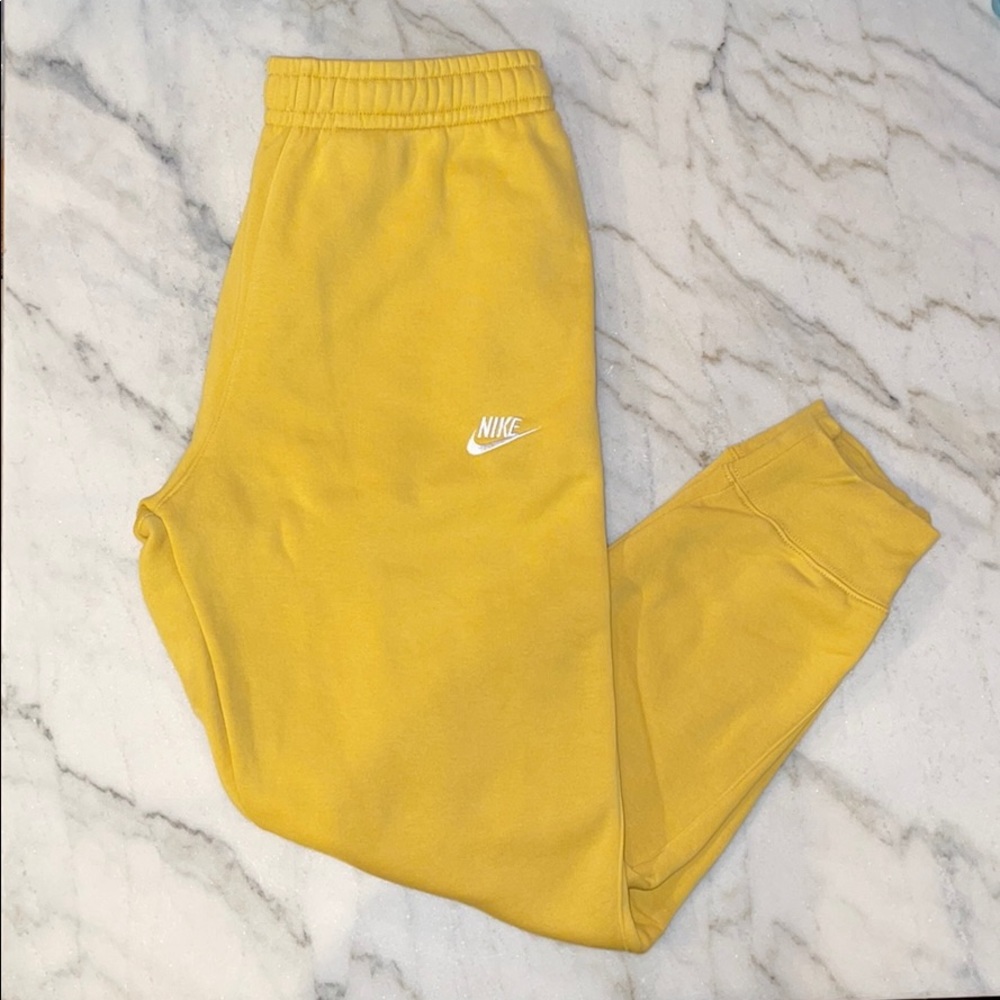 Nike Club Joggers